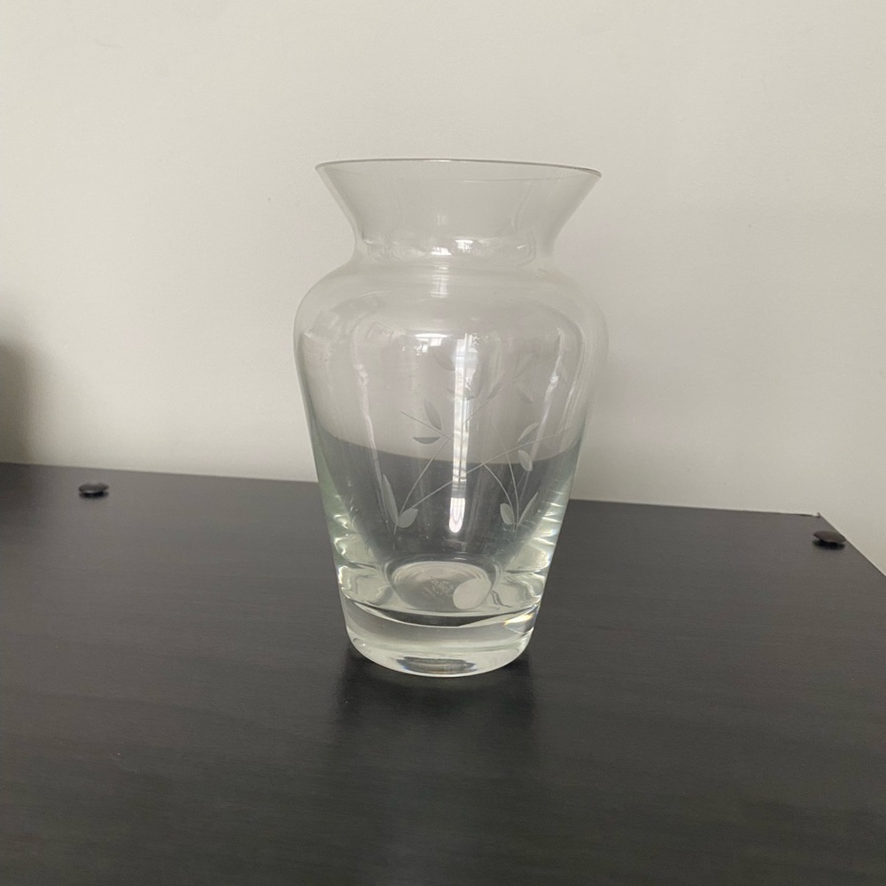 Lenox Clear Glass Vase with Leaf Design - Picture 3 of 6